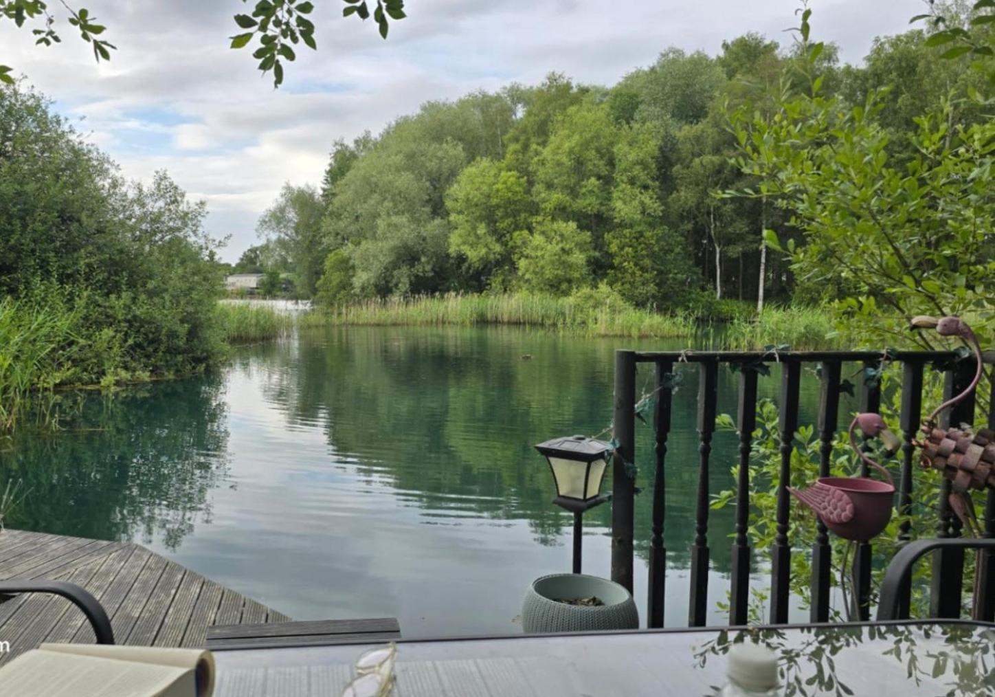 Luxury Lakeside Caravan With Hottub And Private Fishing Peg, Tattershall Lakes מראה חיצוני תמונה