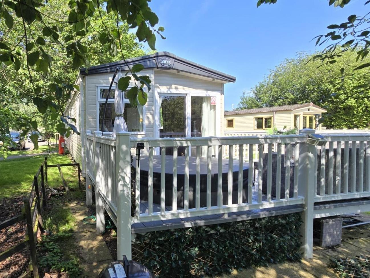 Luxury Lakeside Caravan With Hottub And Private Fishing Peg, Tattershall Lakes מראה חיצוני תמונה