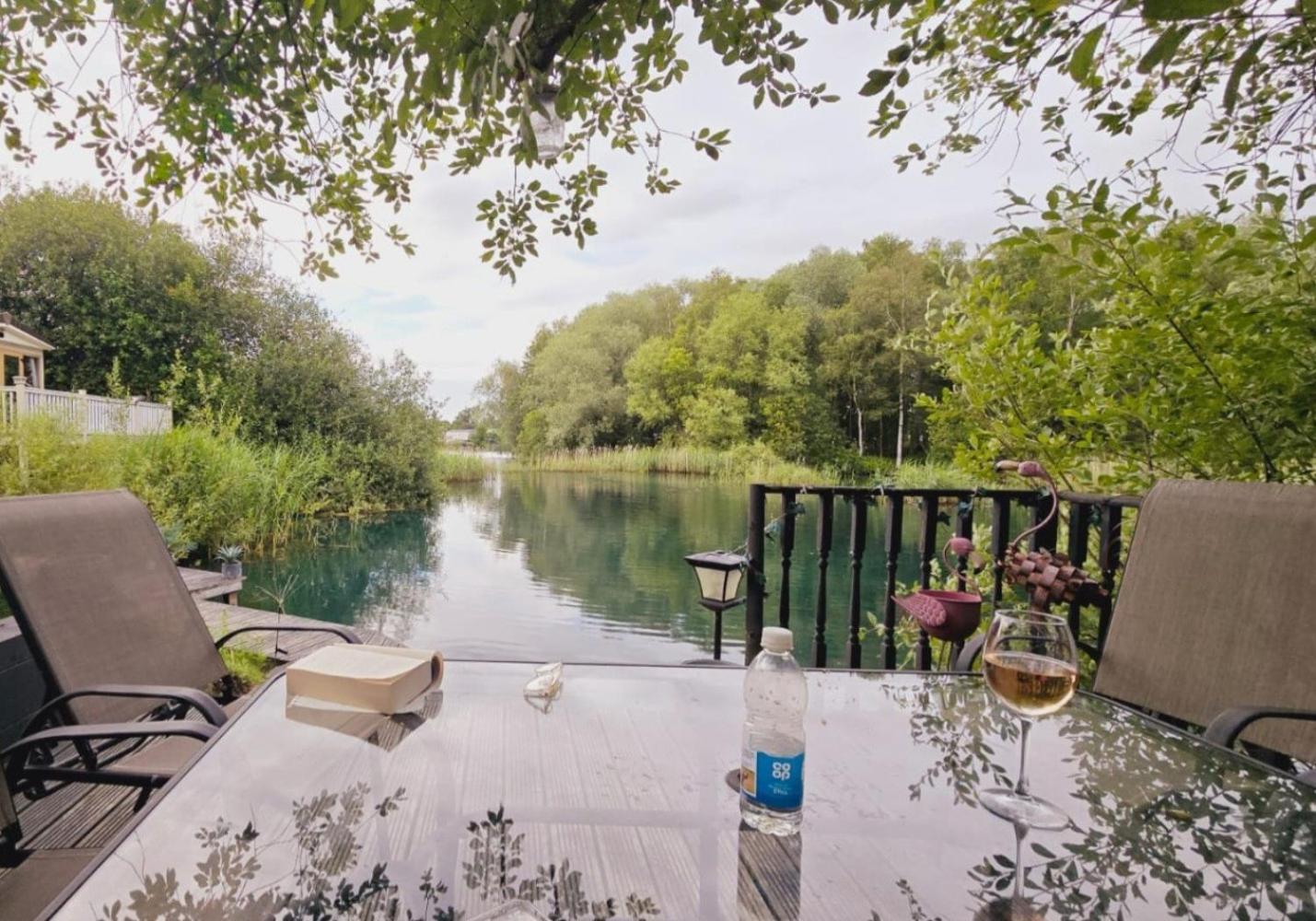 Luxury Lakeside Caravan With Hottub And Private Fishing Peg, Tattershall Lakes מראה חיצוני תמונה