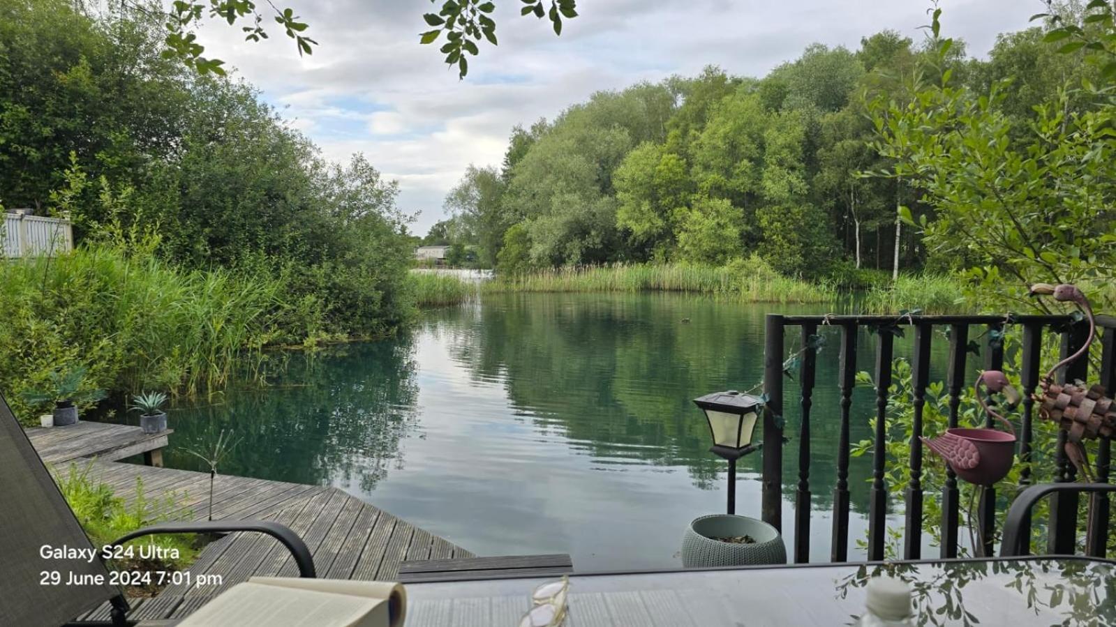 Luxury Lakeside Caravan With Hottub And Private Fishing Peg, Tattershall Lakes מראה חיצוני תמונה