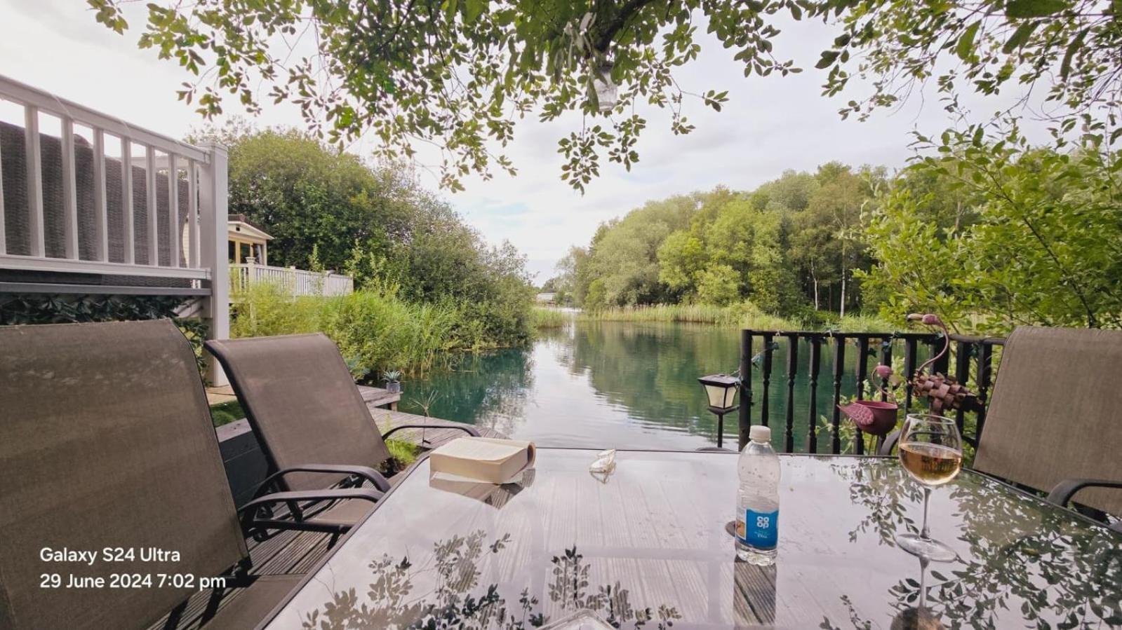 Luxury Lakeside Caravan With Hottub And Private Fishing Peg, Tattershall Lakes מראה חיצוני תמונה