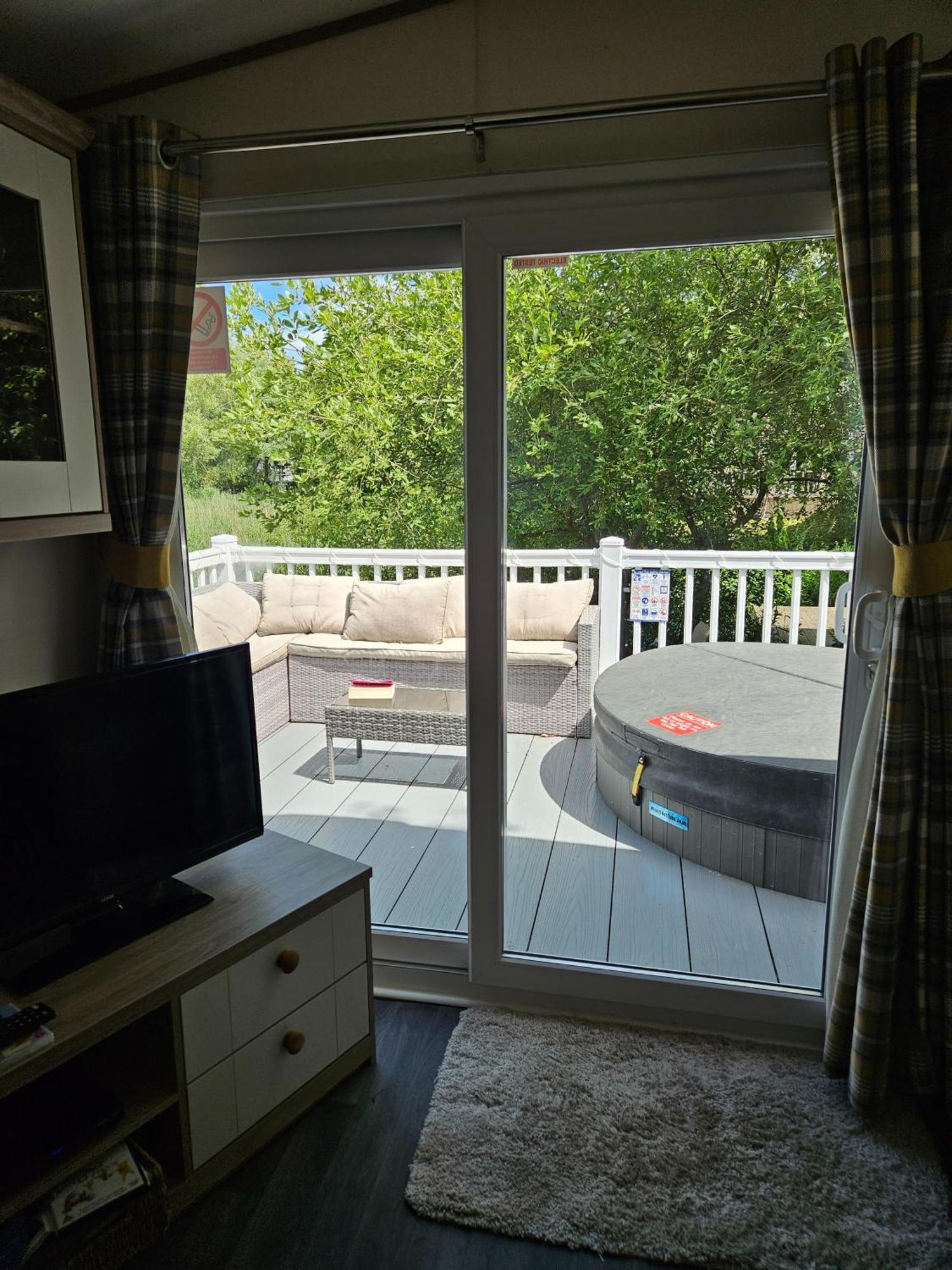 Luxury Lakeside Caravan With Hottub And Private Fishing Peg, Tattershall Lakes מראה חיצוני תמונה