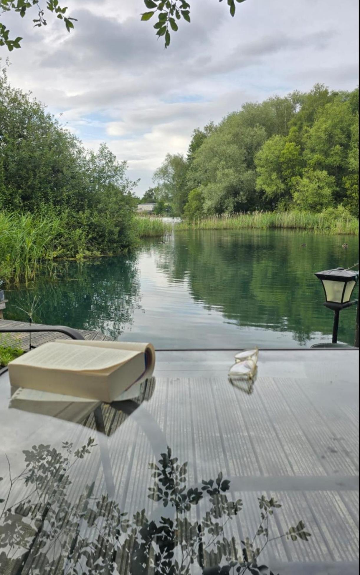 Luxury Lakeside Caravan With Hottub And Private Fishing Peg, Tattershall Lakes מראה חיצוני תמונה